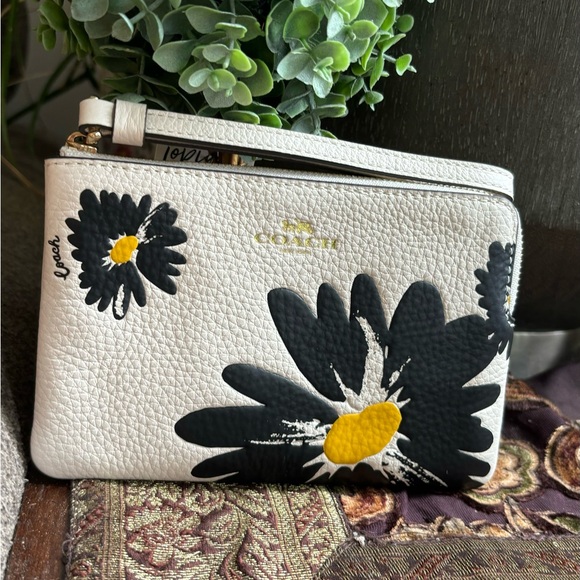 Coach Handbags - Authentic COACH Leather floral zip card wristlet